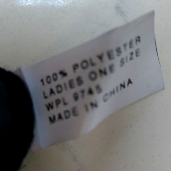 Women's black faux fur and faux velvet gloves - Picture 5 of 5